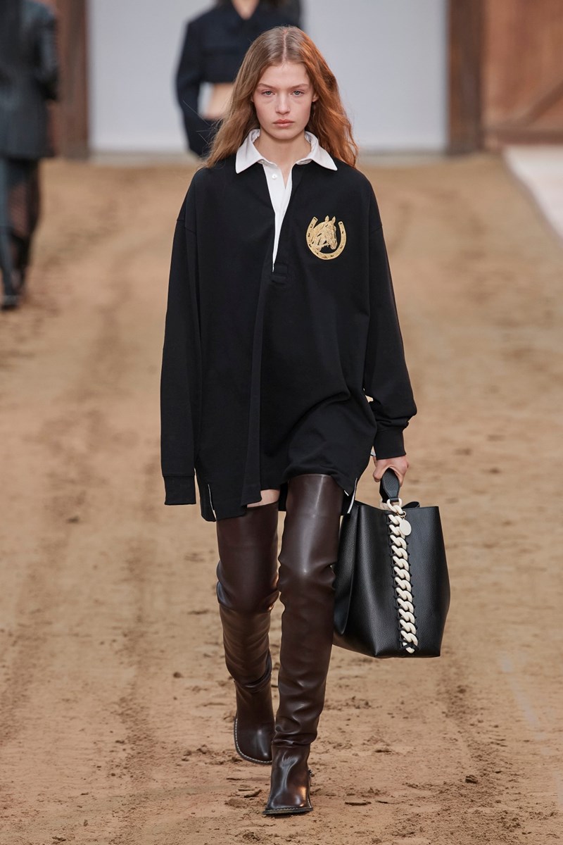 7 οικονομικές over-the-knee μπότες για να "απογειώσεις" το σέξι trend της σεζόν - εικόνα 1