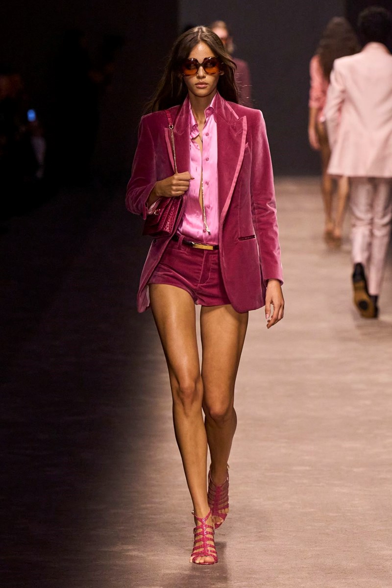 Ο Timothée Chalamet στην πρεμιέρα της ταινίας Wonka με παρόμοιο κοστούμι που είχε φορέσει η Gwyneth Paltrow το 1996 - εικόνα 2