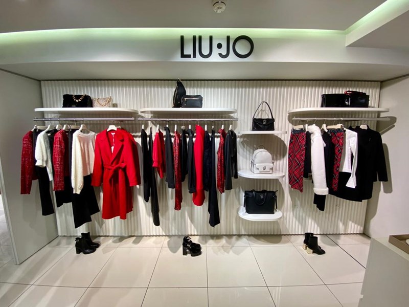 LIU&nbsp;JO: Το ανανεωμένο corner&nbsp;στο&nbsp;Attica&nbsp;Tsimiski&nbsp;στη Θεσσαλονίκη - εικόνα 1