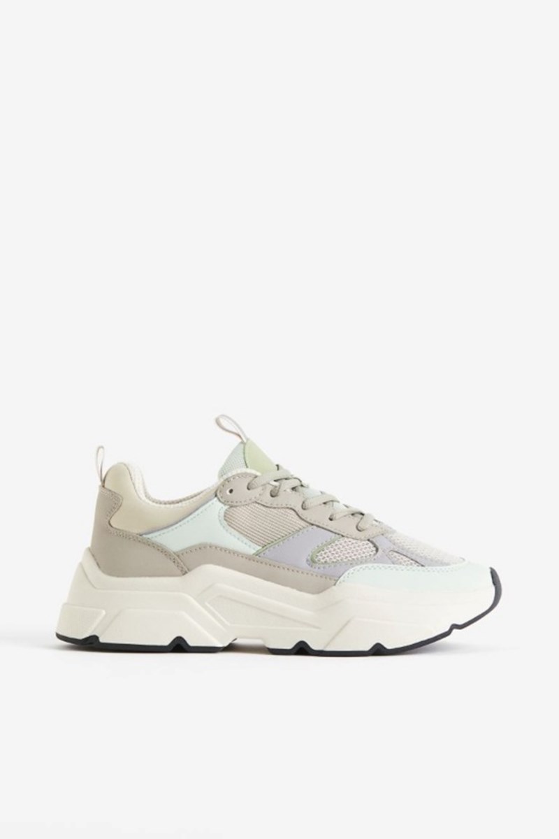 Βρήκαμε τα sneakers που θα φοράς από τον χειμώνα μέχρι την άνοιξη και κοστίζουν μόνο 40 ευρώ - εικόνα 1