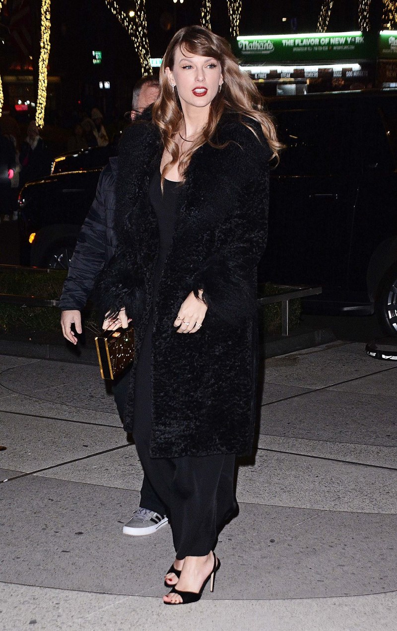 8 faux fur παλτό για ασυναγώνιστες χειμερινές εμφανίσεις - εικόνα 1