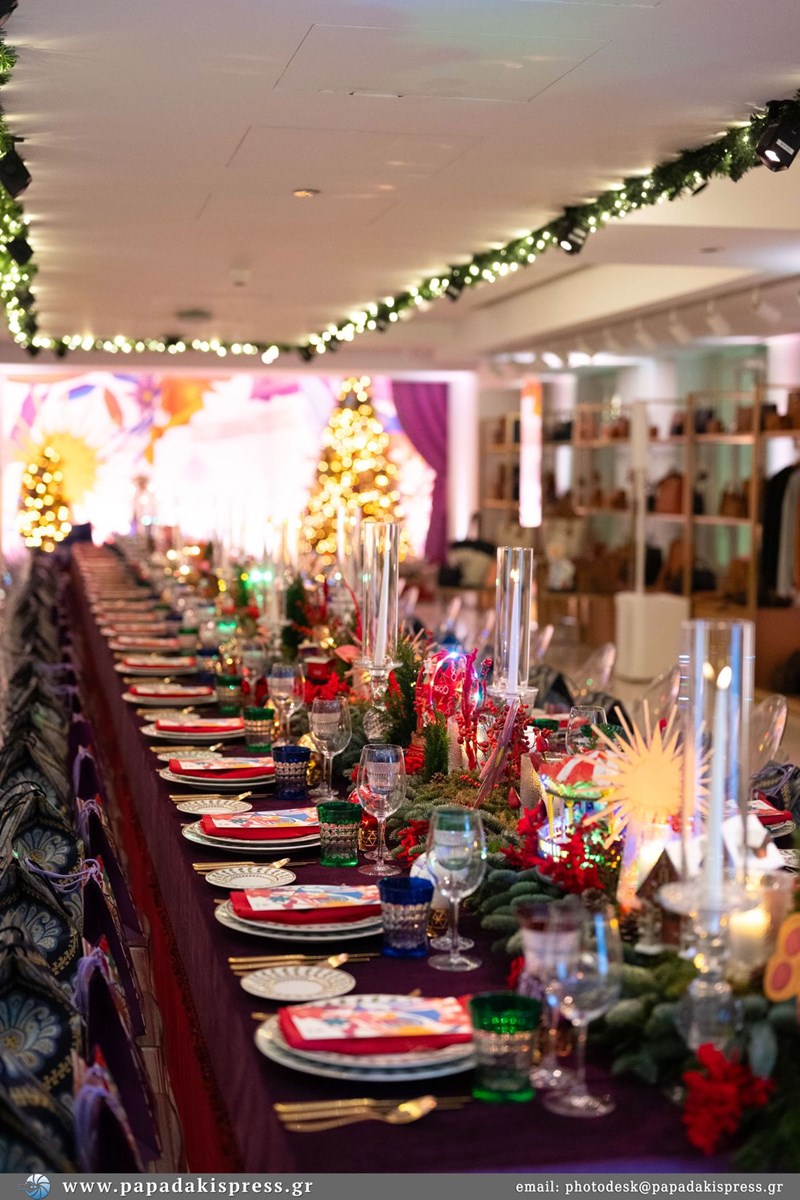 Τα πολυκαταστήματα attica ξεκλείδωσαν τη μαγεία των Χριστουγέννων με ένα εντυπωσιακό Xmas Secret Dinner στο attica City Link - εικόνα 2