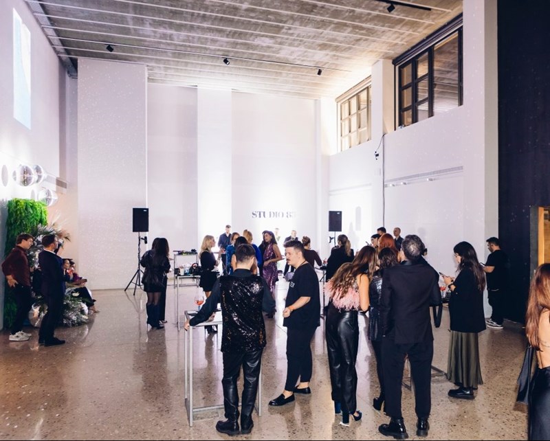 Studio 83:Το ανερχόμενο ελληνικό brand&nbsp; παρουσίασε σ’ένα λαμπερό κάλεσμα τη Festive Edition συλλογή του. - εικόνα 2