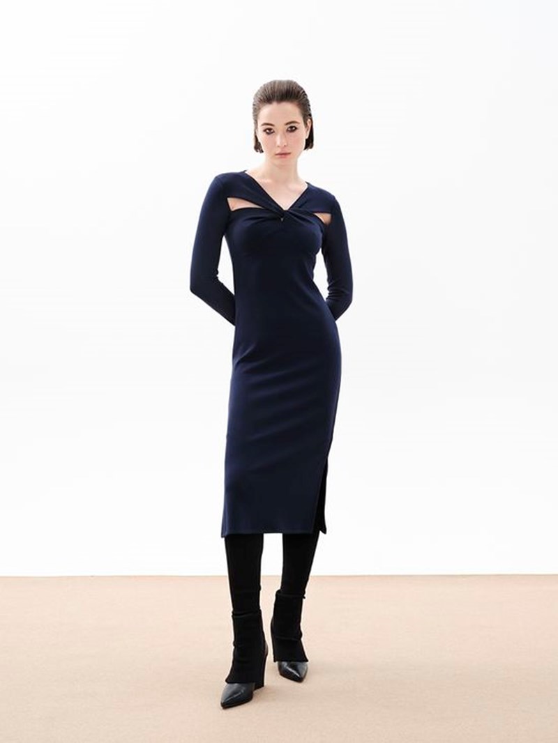 Καλεσμένη σε γάμο: 9 χειμερινά φορέματα από ελληνικά brands που θα σε μετατρέψουν στην πρωταγωνίστρια της βραδιάς - εικόνα 5