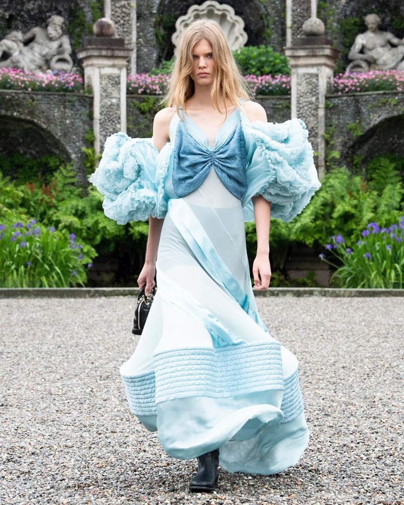 Το εντυπωσιακό Louis Vuitton φόρεμα της Emma Stone στην πρεμιέρα του "Poor Things" στο Λονδίνο - εικόνα 1