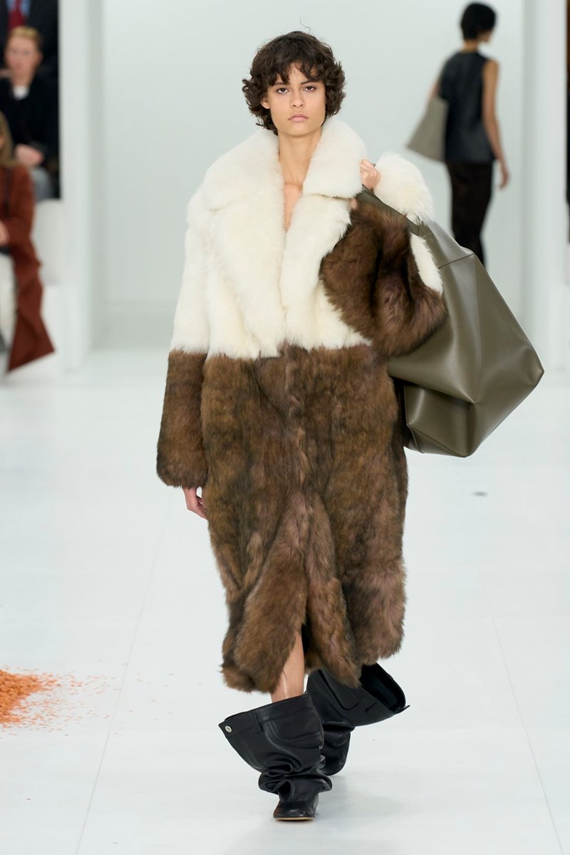 8 faux fur παλτό για ασυναγώνιστες χειμερινές εμφανίσεις - εικόνα 3