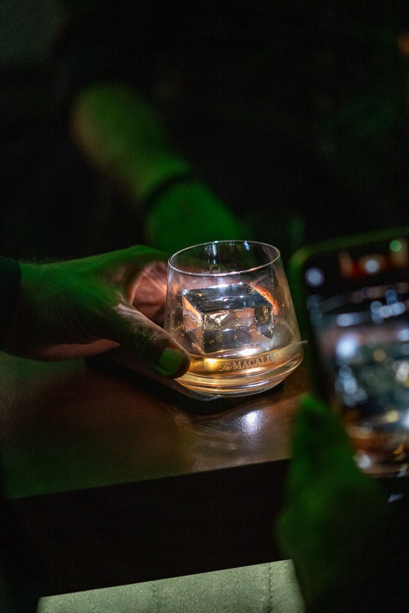 The Harmοny Collection: Δοκιμάσαμε το νέο The Macallan single malt από τη συνεργασία με τις Stella & Mary McCartney και ταξιδέψαμε με μια γουλιά στα Χάιλαντς της Σκωτίας - εικόνα 1