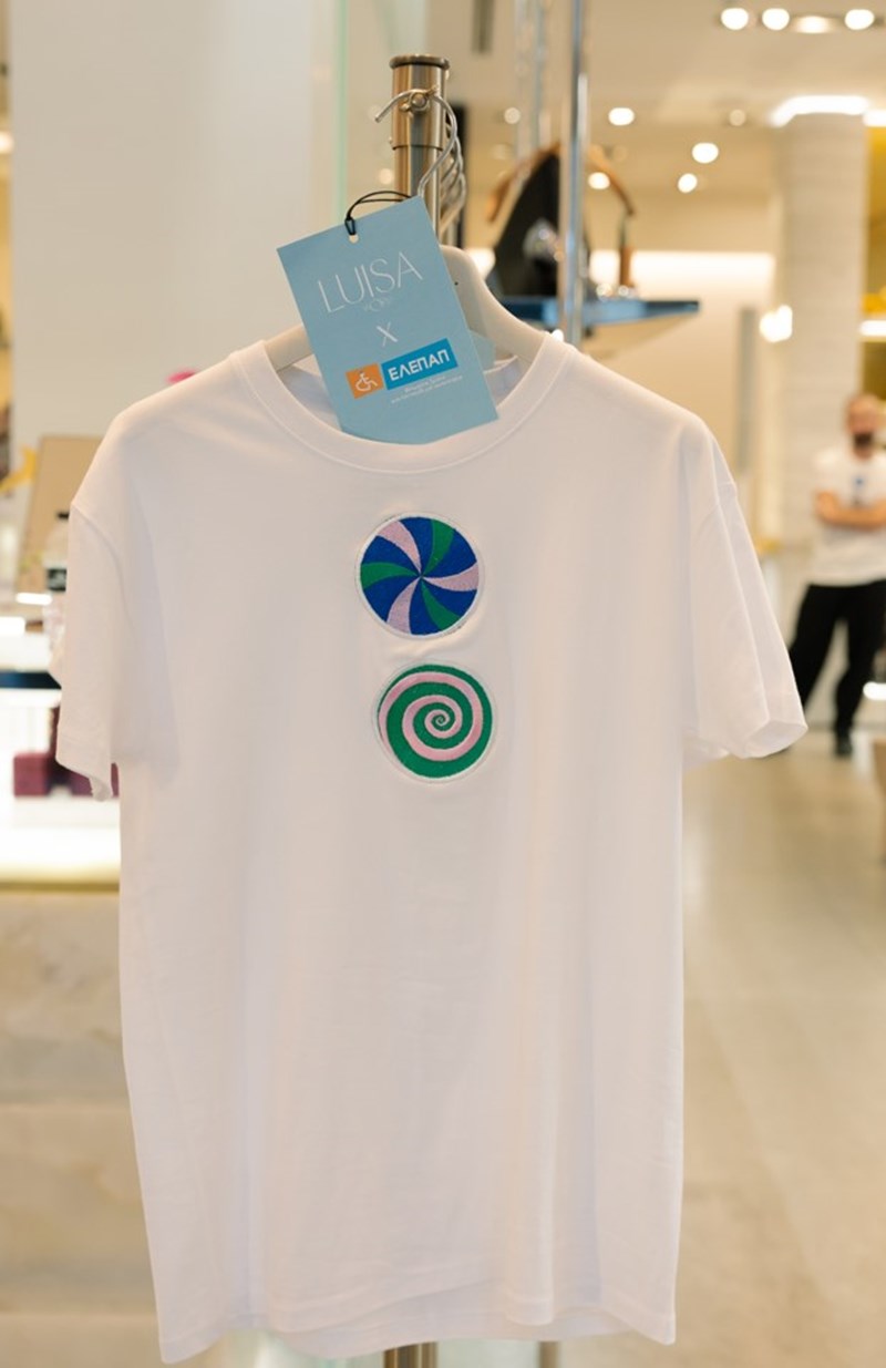 Luisa World: Με ένα ξεχωριστό t-shirt ενισχύει τους σκοπούς της ΕΛΕΠΑΠ - εικόνα 1