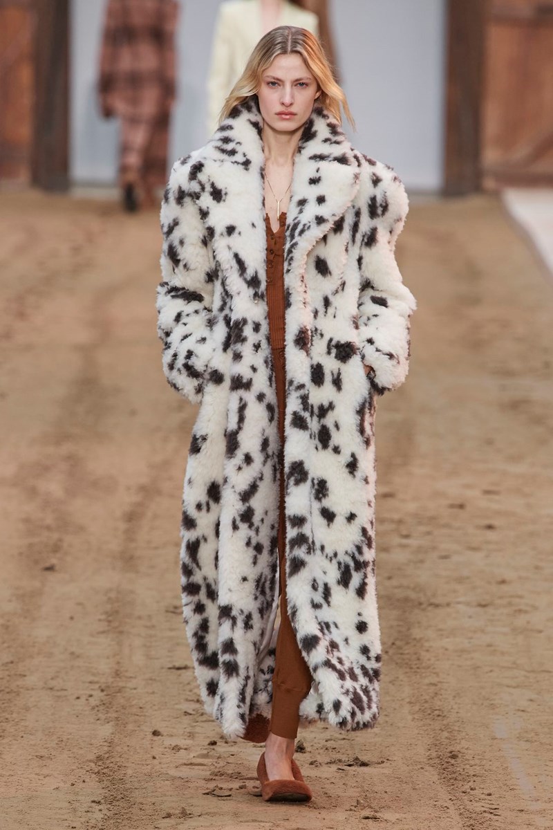 8 faux fur παλτό για ασυναγώνιστες χειμερινές εμφανίσεις - εικόνα 4