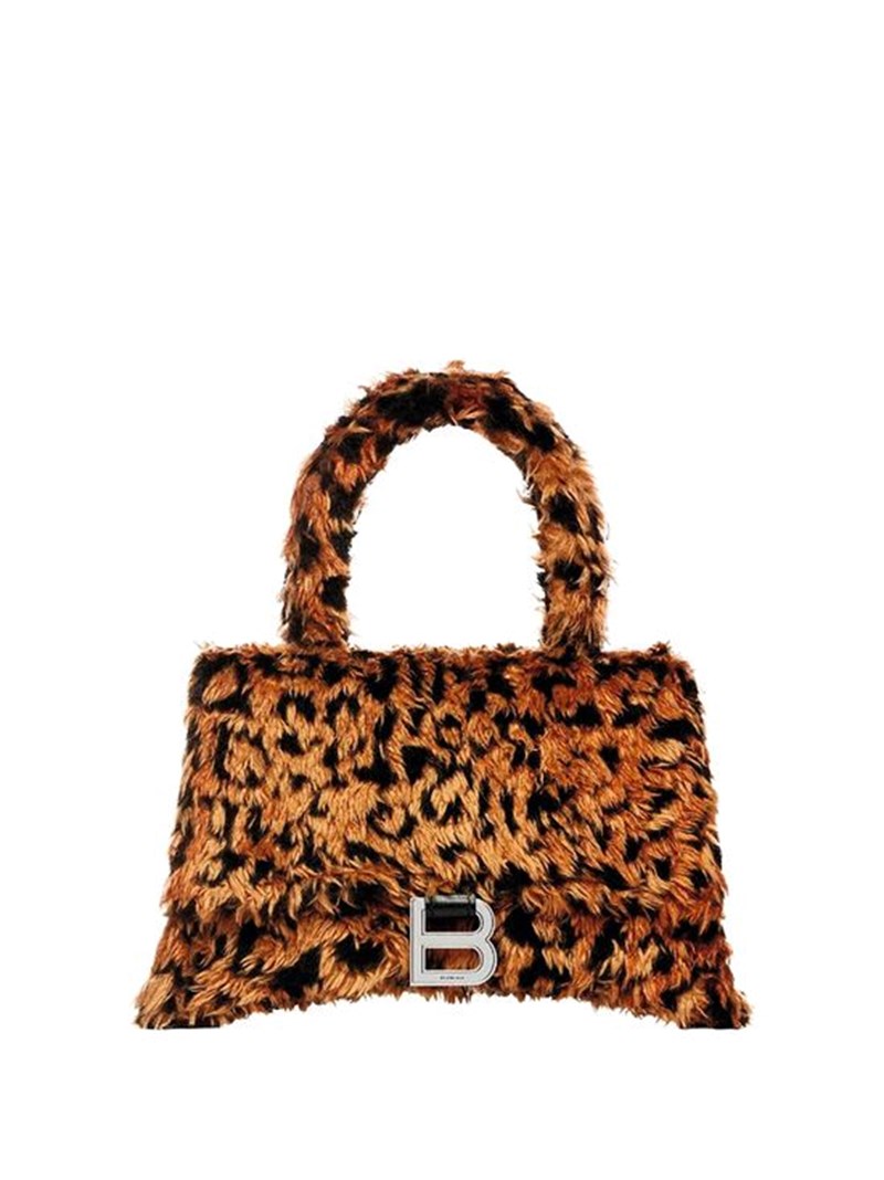 Fur forever: Αυτό τον χειμώνα βρίσκουμε τη faux γούνα στα πιο αναπάντεχα fashion items - εικόνα 3