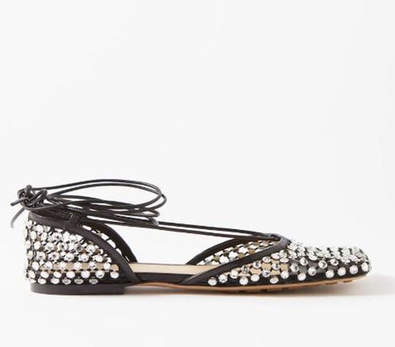 Party Flats: 13 φλατ παπούτσια που θα σε πείσουν να απαρνηθείς τα τακούνια για τα πάρτι της σεζόν - εικόνα 2