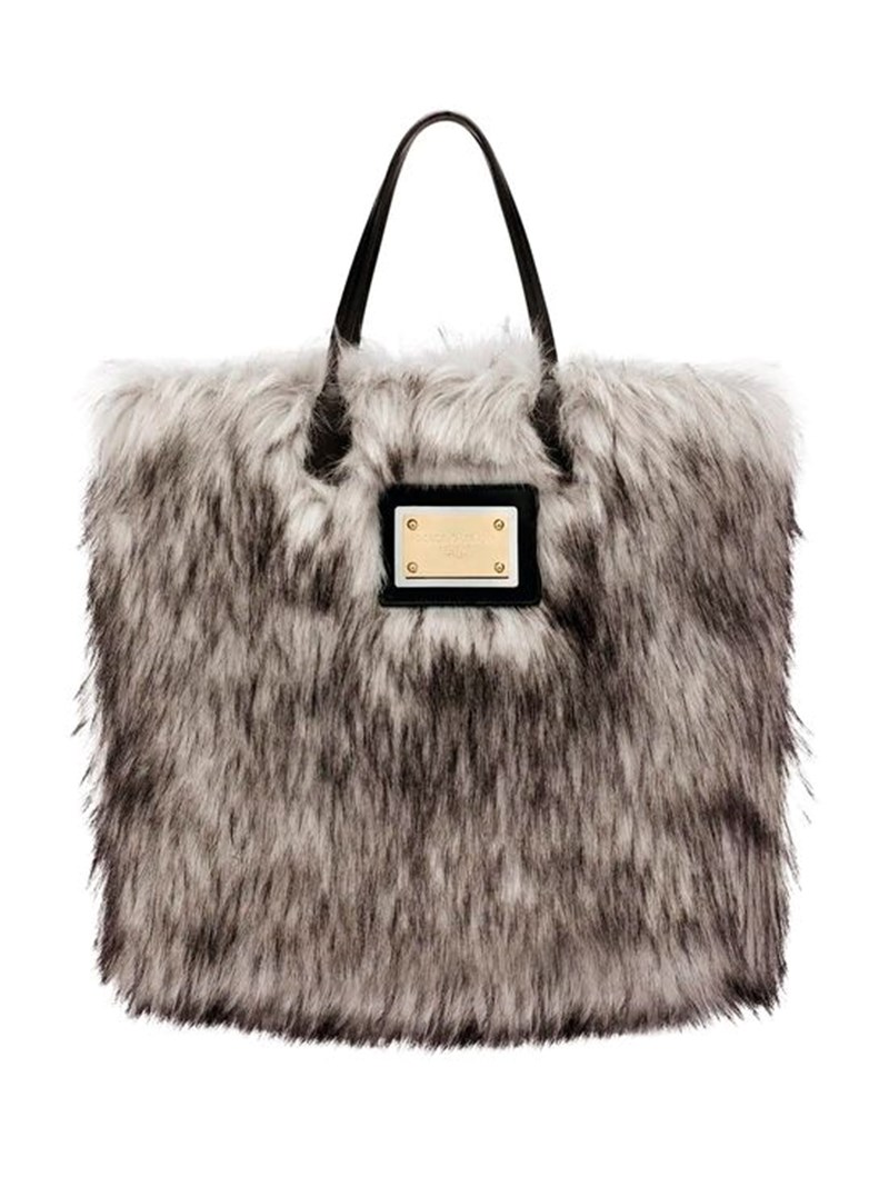 Fur forever: Αυτό τον χειμώνα βρίσκουμε τη faux γούνα στα πιο αναπάντεχα fashion items - εικόνα 7