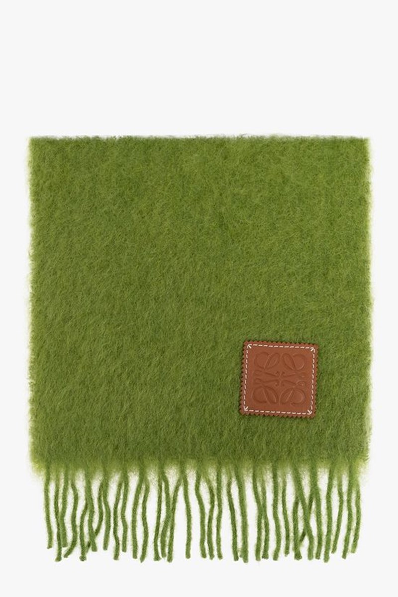 Wrap it up: Αυτά είναι τα πιο cozy κασκόλ που θα αναβαθμίσουν τις εμφανίσεις σου - εικόνα 4