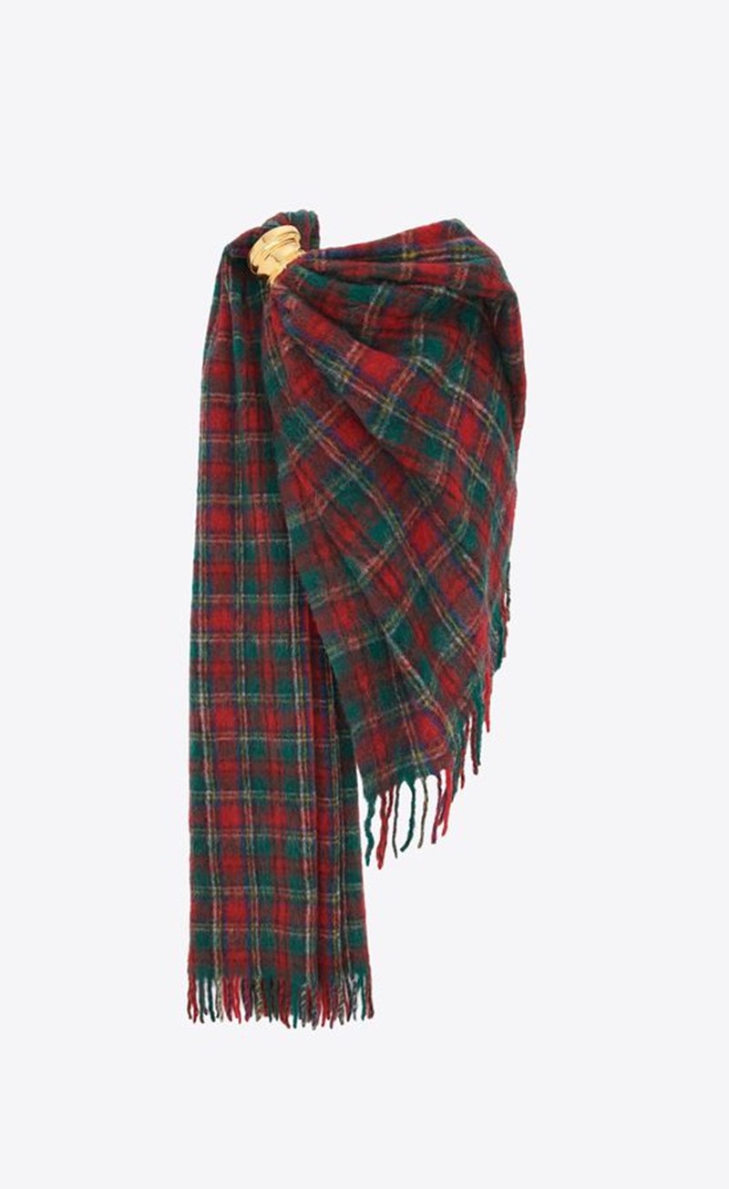 Wrap it up: Αυτά είναι τα πιο cozy κασκόλ που θα αναβαθμίσουν τις εμφανίσεις σου - εικόνα 8