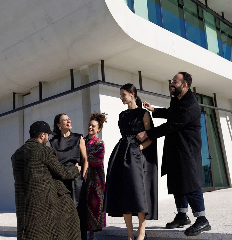 Angelos Tsakiris: Πήραμε μία πρώτη γεύση από τη νέα χειμερινή συλλογή του Έλληνα σχεδιαστή - εικόνα 1