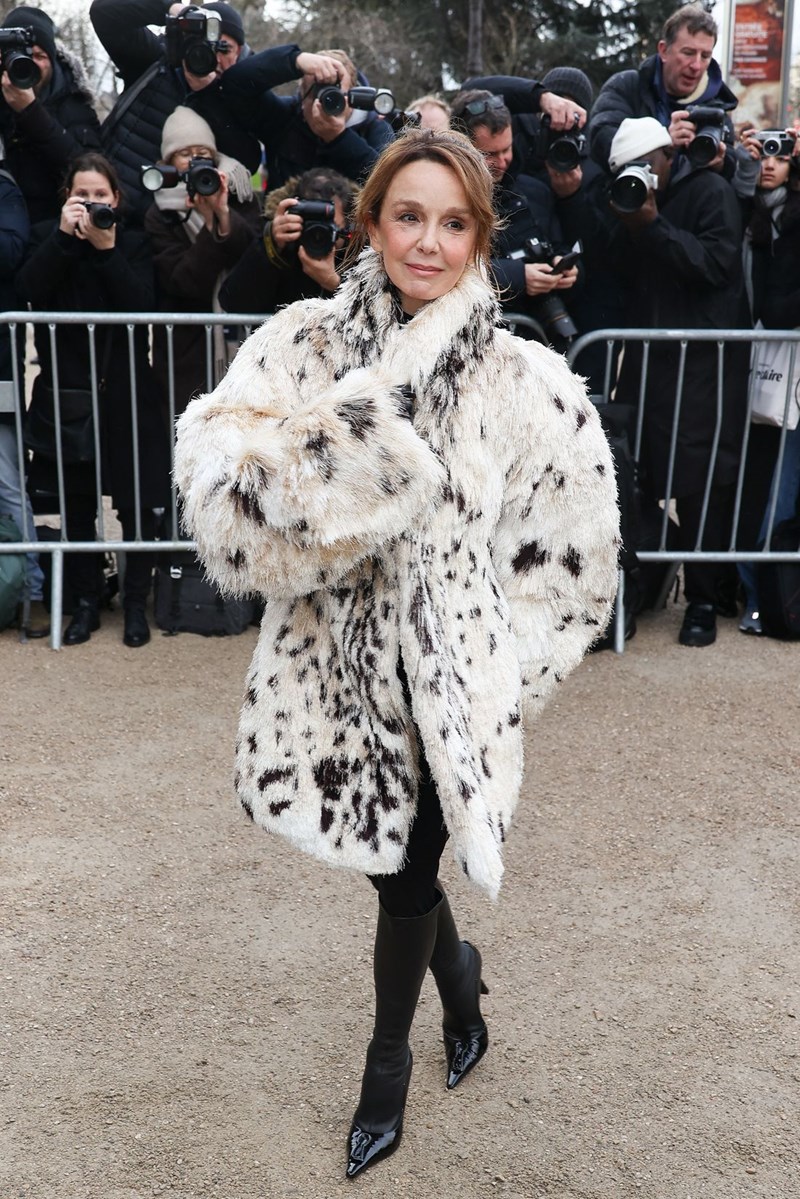 Schiaparelli: Το εντυπωσιακό celebrity front row με avant-garde εμφανίσεις στην Εβδομάδα Μόδας Υψηλής Ραπτικής - εικόνα 5