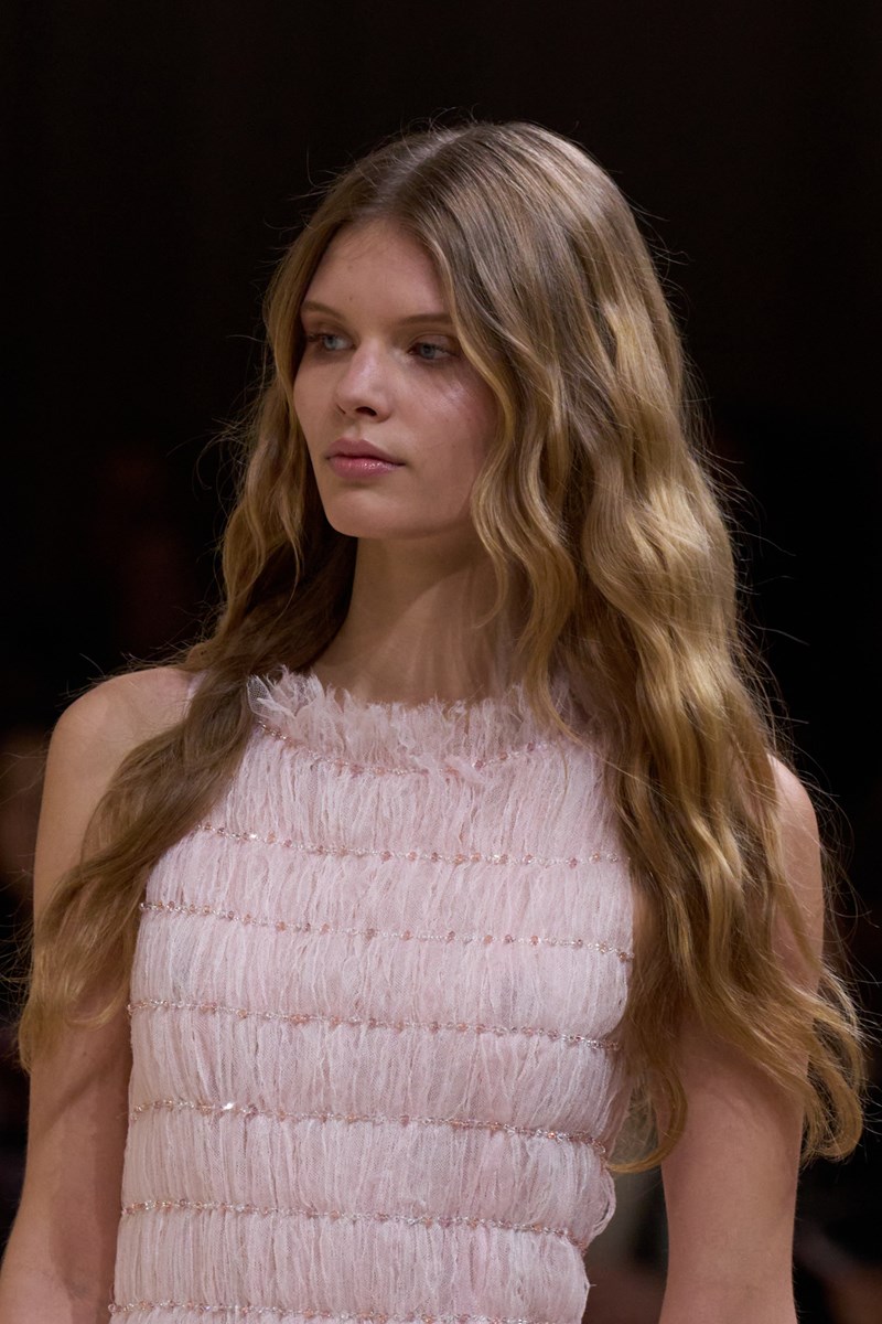 Στο haute couture show της Chanel SS24 είδαμε τα 2 μεγαλύτερα beauty trends της σεζόν - εικόνα 3