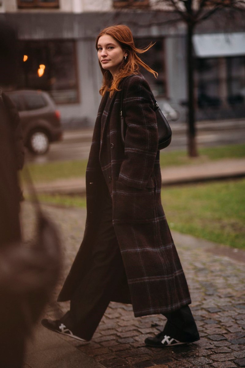 Οι Σκανδιναβές ξέρουν! Αυτό είναι τo fashion item που δεν αποχωρίζονται χειμώνα και άνοιξη - εικόνα 3