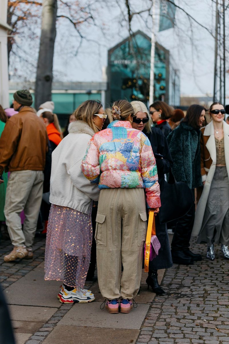 Οι Σκανδιναβές ξέρουν! Αυτό είναι τo fashion item που δεν αποχωρίζονται χειμώνα και άνοιξη - εικόνα 5