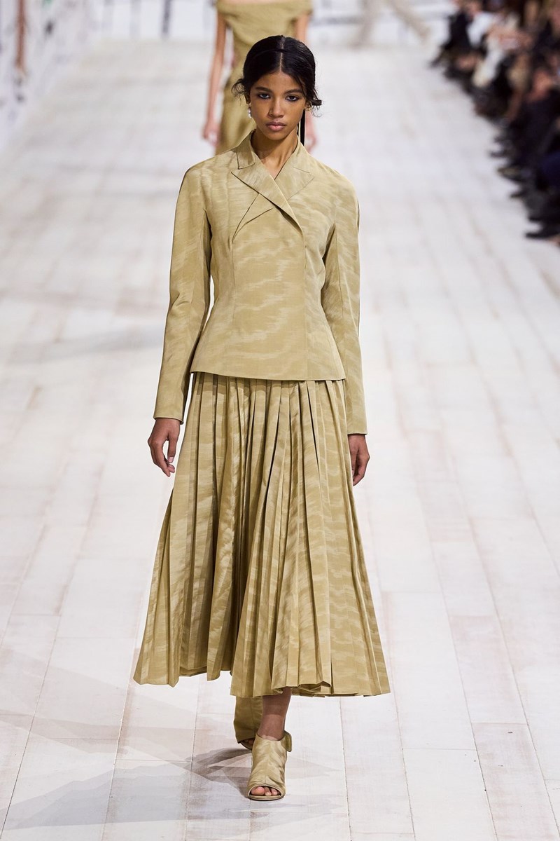Dior SS 2024 Haute Couture: Η 'μεγάλη αύρα' της μοναδικότητας μέσα από τα μάτια της Maria Grazia Chiuri - εικόνα 17
