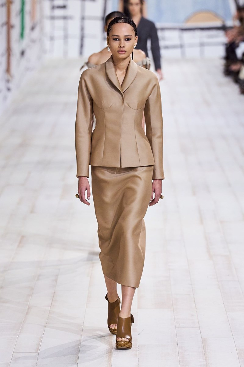 Dior SS 2024 Haute Couture: Η 'μεγάλη αύρα' της μοναδικότητας μέσα από τα μάτια της Maria Grazia Chiuri - εικόνα 18