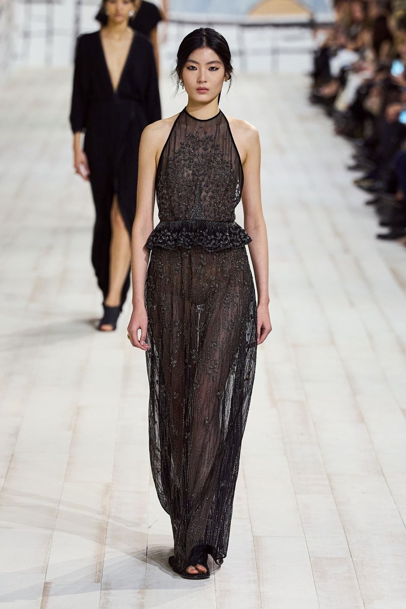 Dior SS 2024 Haute Couture: Η 'μεγάλη αύρα' της μοναδικότητας μέσα από τα μάτια της Maria Grazia Chiuri - εικόνα 24