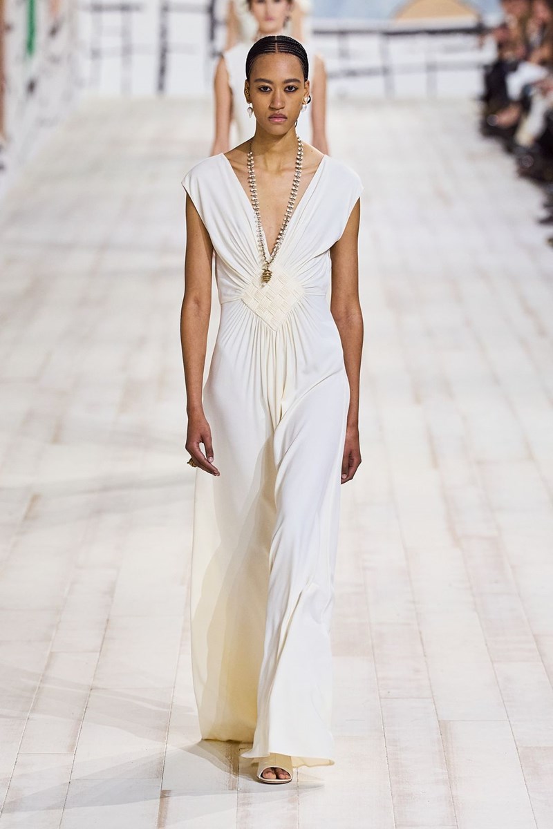 Dior SS 2024 Haute Couture: Η 'μεγάλη αύρα' της μοναδικότητας μέσα από τα μάτια της Maria Grazia Chiuri - εικόνα 25