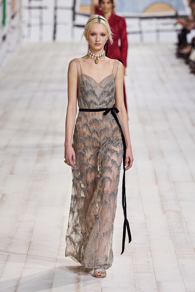 Dior SS 2024 Haute Couture: Η 'μεγάλη αύρα' της μοναδικότητας μέσα από τα μάτια της Maria Grazia Chiuri - εικόνα 27