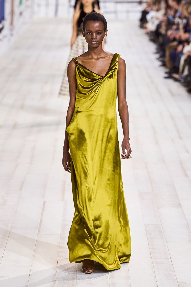 Dior SS 2024 Haute Couture: Η 'μεγάλη αύρα' της μοναδικότητας μέσα από τα μάτια της Maria Grazia Chiuri - εικόνα 31