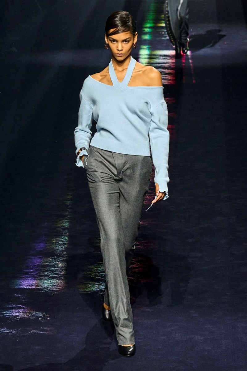 Πώς θα ενσωματώσειs το γκρι στα looks σου; 15 συνδυασμοί για να το "απογειώσεις" - εικόνα 4