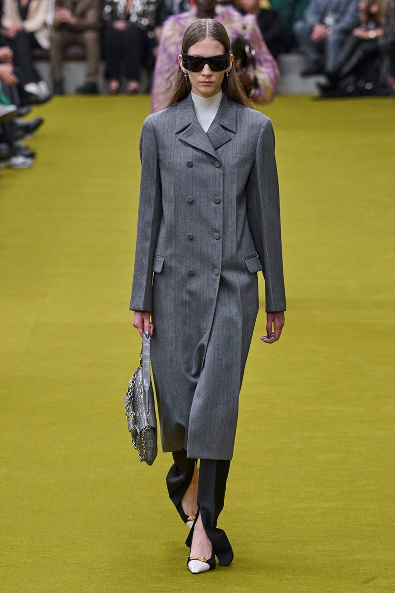 Πώς θα ενσωματώσειs το γκρι στα looks σου; 15 συνδυασμοί για να το "απογειώσεις" - εικόνα 5