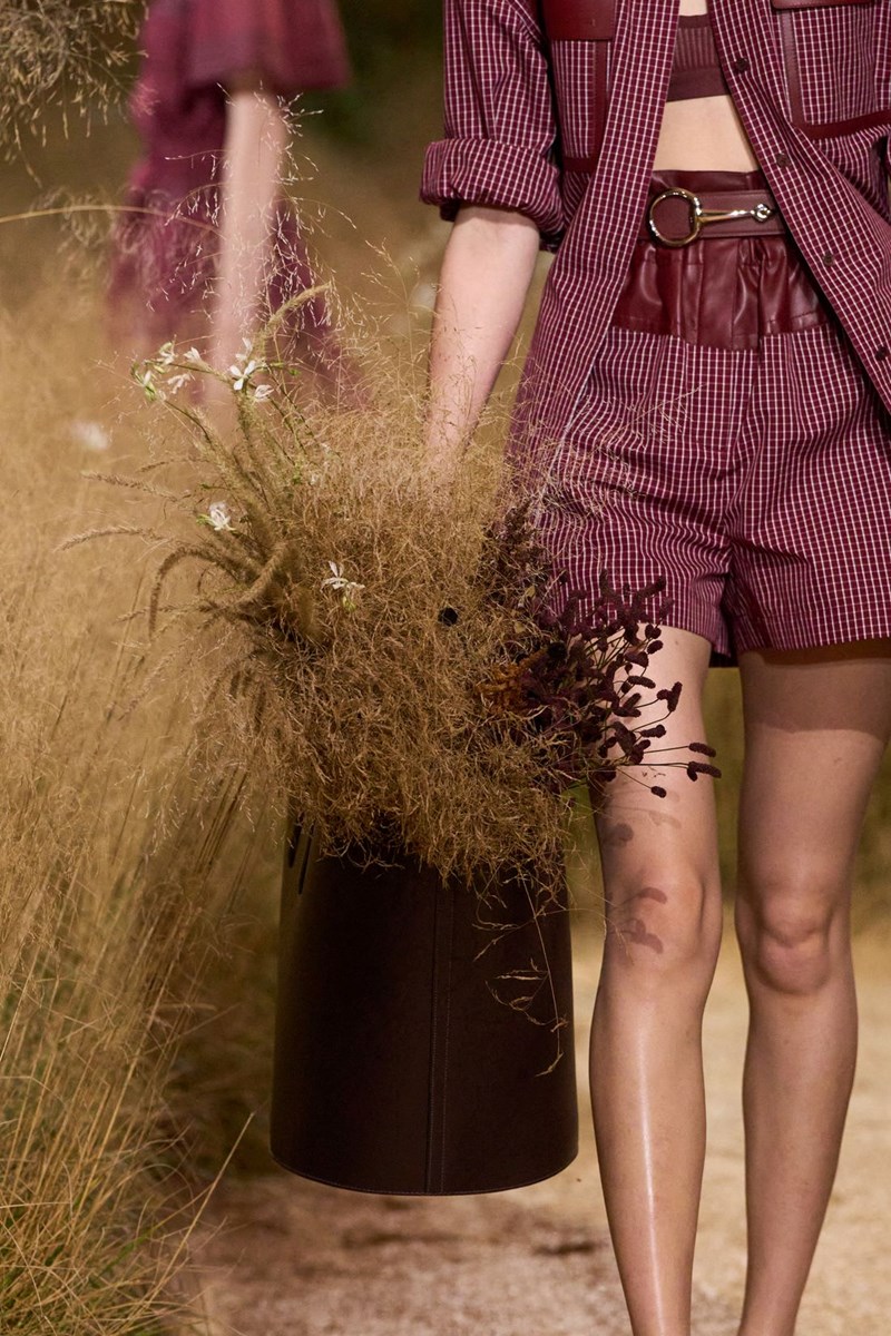 Αυτή είναι η τσάντα με την οποία θα πάθουμε εμμονή μέσα στο 2024 - εικόνα 3