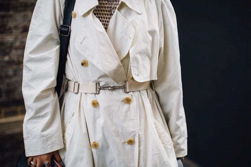 Αυτός είναι ο έξυπνος τρόπος να ανανεώσεις το παλιό παλτό σου - εικόνα 1