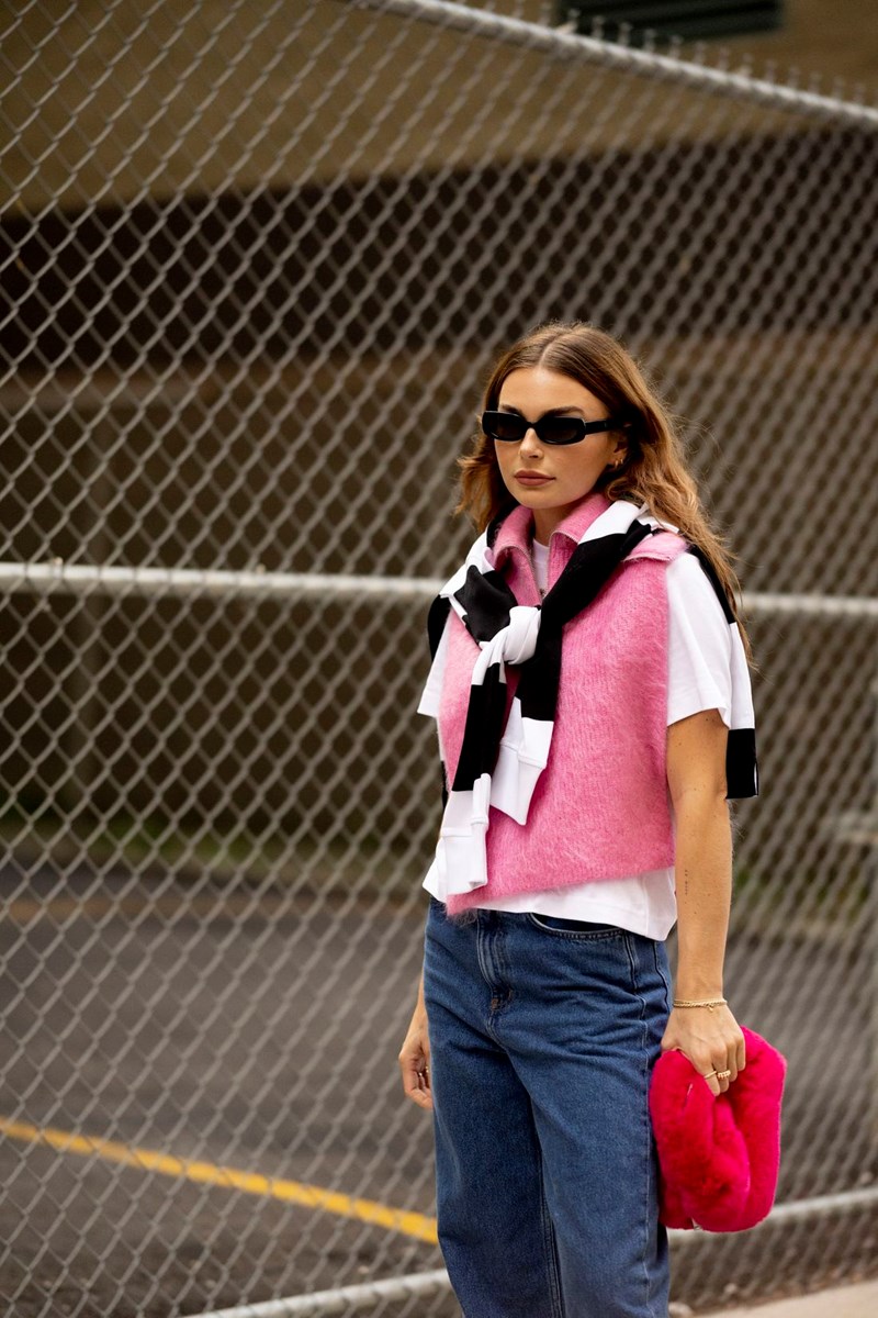 Πώς θα φορέσεις το πλεκτό γιλέκο σύμφωνα με τις fashion insiders - εικόνα 8