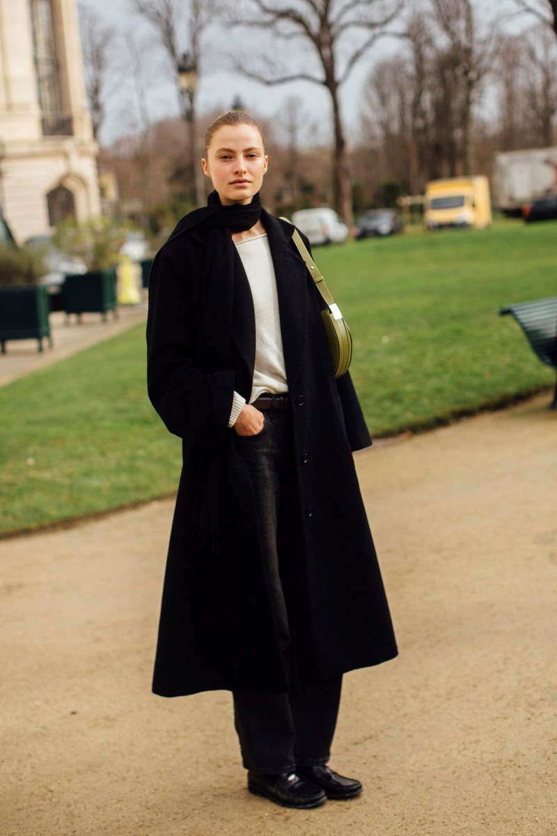 Εβδομάδα Μόδας Υψηλής Ραπτικής: Τα street style σύνολα που τράβηξαν τα βλέμματα στους δρόμους του Παρισιού - εικόνα 5