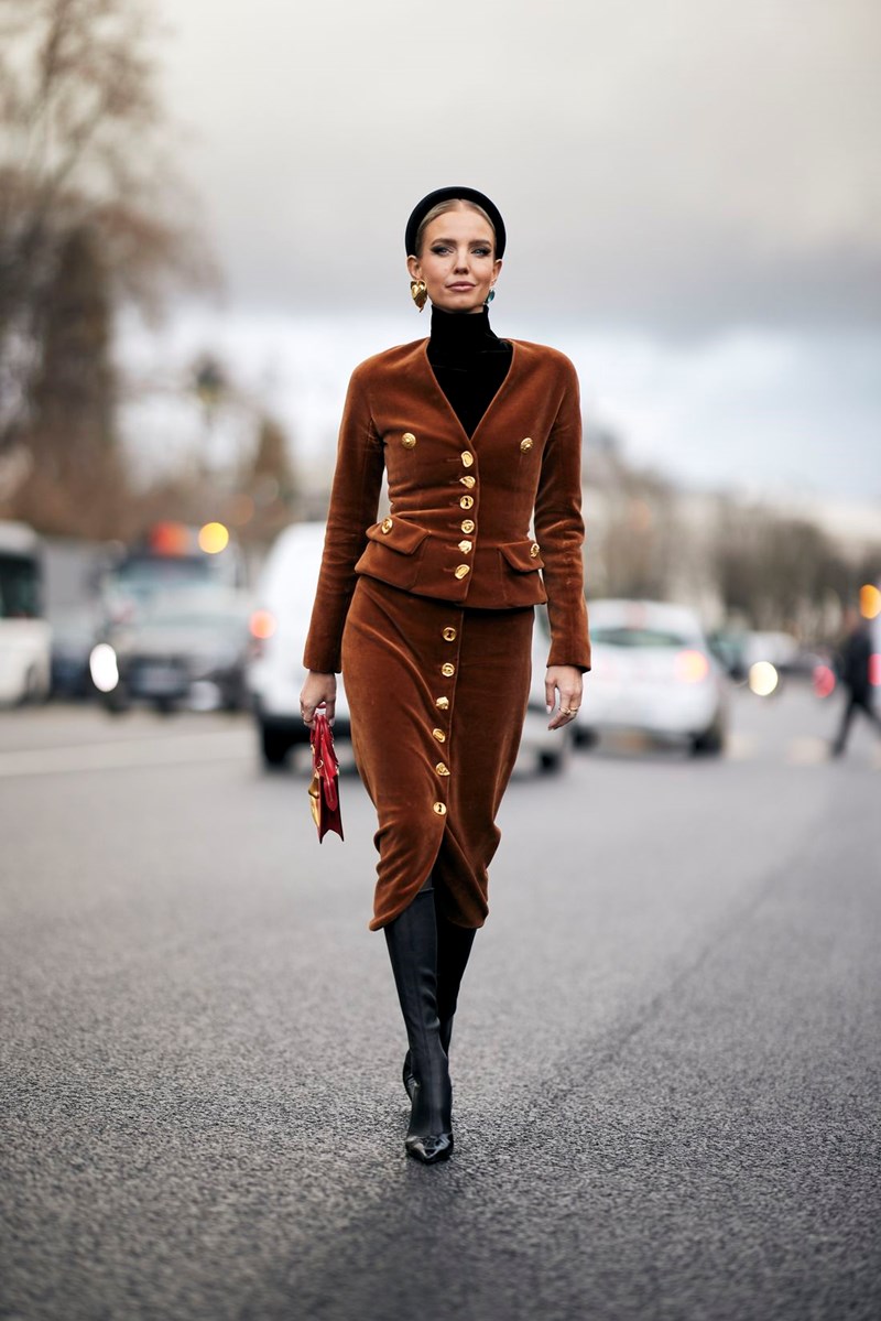 Εβδομάδα Μόδας Υψηλής Ραπτικής: Τα street style σύνολα που τράβηξαν τα βλέμματα στους δρόμους του Παρισιού - εικόνα 10