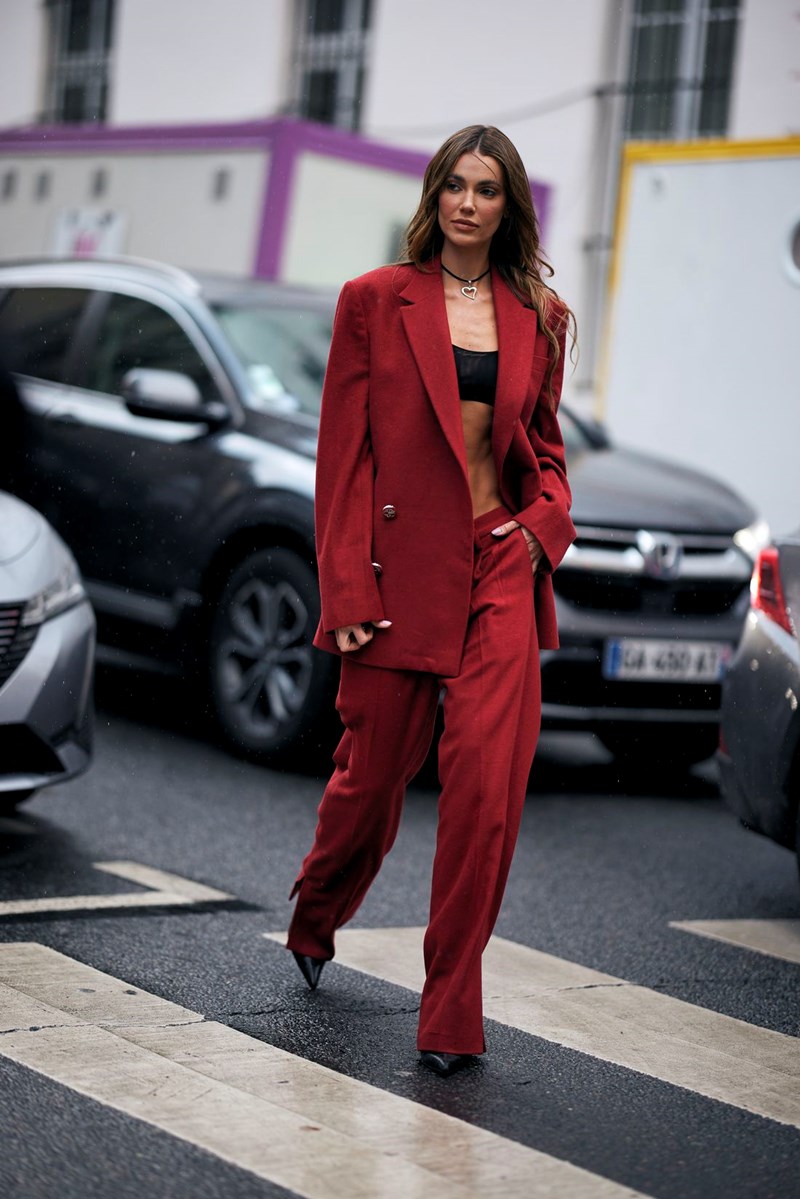 Εβδομάδα Μόδας Υψηλής Ραπτικής: Τα street style σύνολα που τράβηξαν τα βλέμματα στους δρόμους του Παρισιού - εικόνα 12