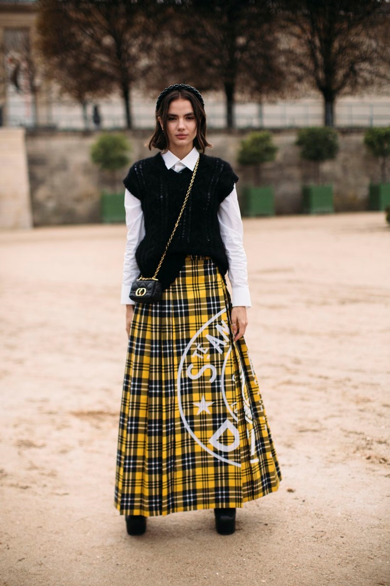 Πώς θα φορέσεις το πλεκτό γιλέκο σύμφωνα με τις fashion insiders - εικόνα 1