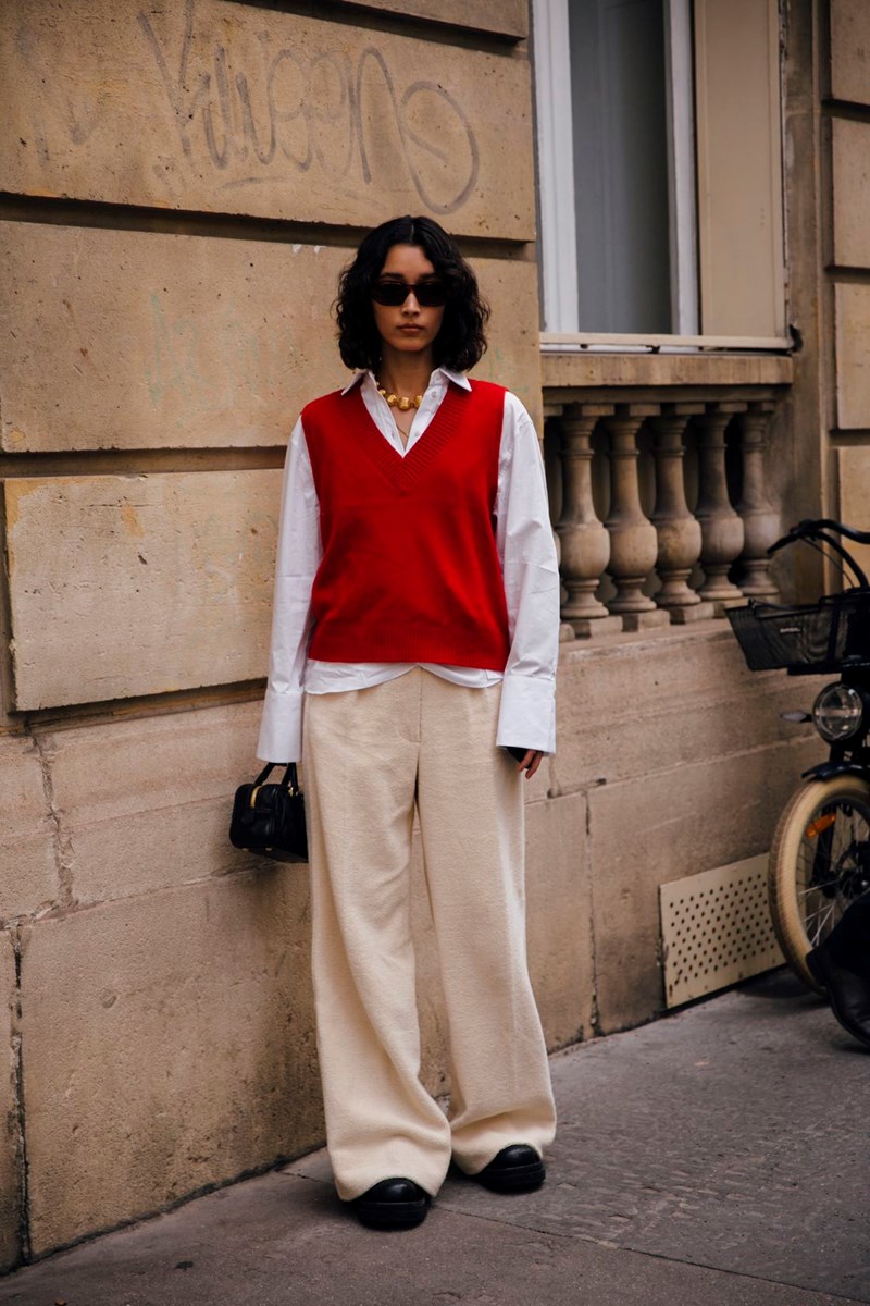 Πώς θα φορέσεις το πλεκτό γιλέκο σύμφωνα με τις fashion insiders - εικόνα 6