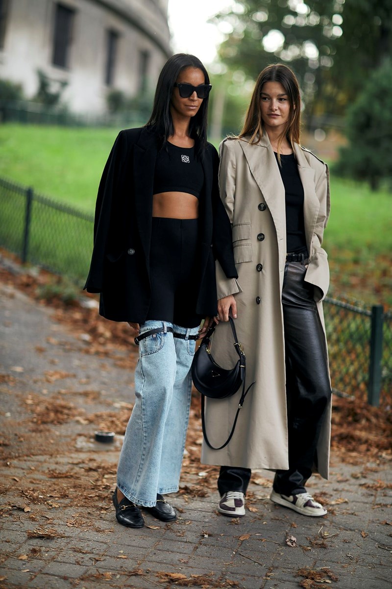 Πώς θα συνδυάσεις τα sneakers σου; 14 inspo looks που μπορείς να αντιγράψεις - εικόνα 1