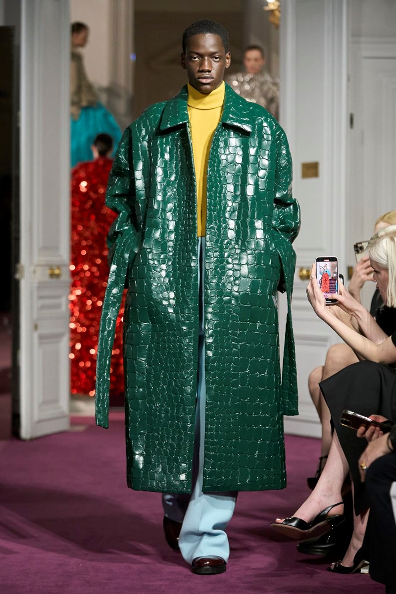 Valentino Haute Couture SS24: Η σύγχρονη εκδοχή της αβίαστης υψηλής ραπτικής - εικόνα 10