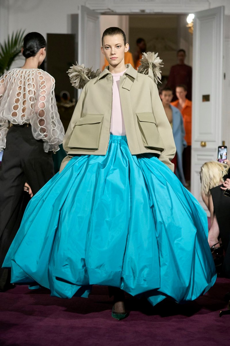 Valentino Haute Couture SS24: Η σύγχρονη εκδοχή της αβίαστης υψηλής ραπτικής - εικόνα 15