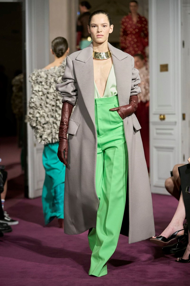 Valentino Haute Couture SS24: Η σύγχρονη εκδοχή της αβίαστης υψηλής ραπτικής - εικόνα 17