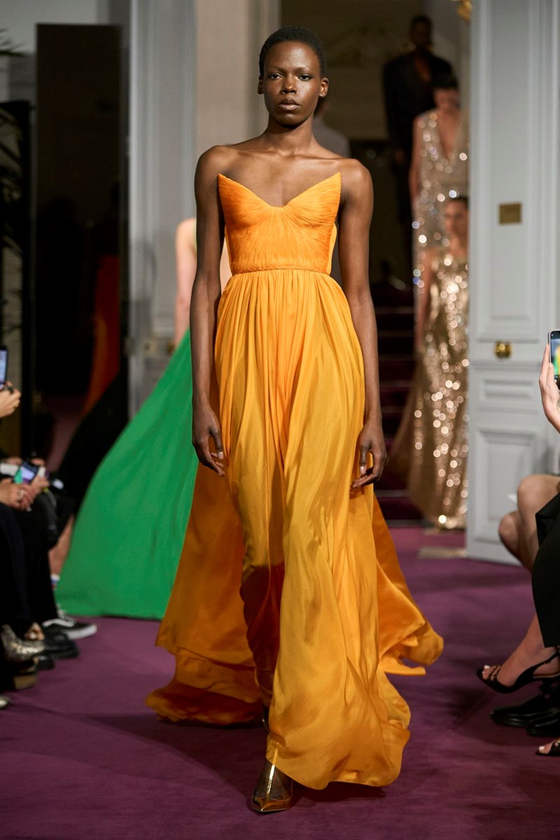 Valentino Haute Couture SS24: Η σύγχρονη εκδοχή της αβίαστης υψηλής ραπτικής - εικόνα 19