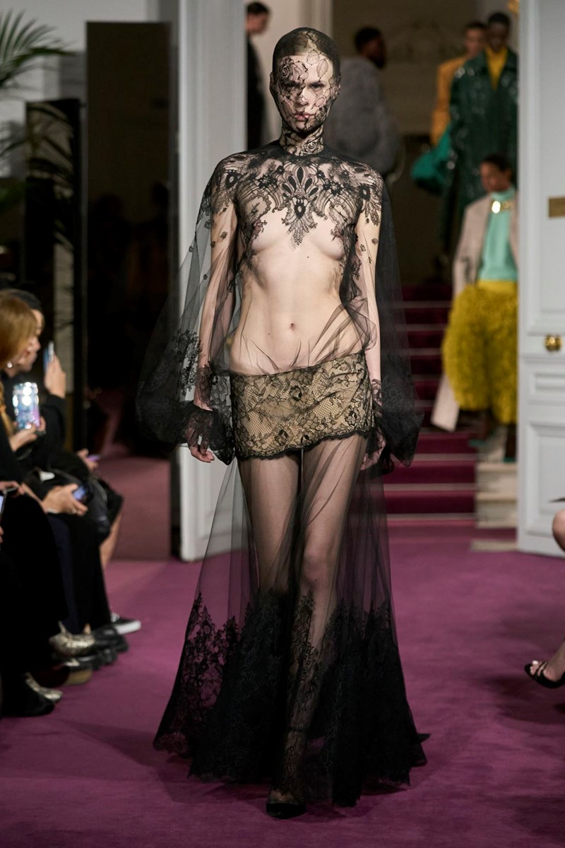 Valentino Haute Couture SS24: Η σύγχρονη εκδοχή της αβίαστης υψηλής ραπτικής - εικόνα 23