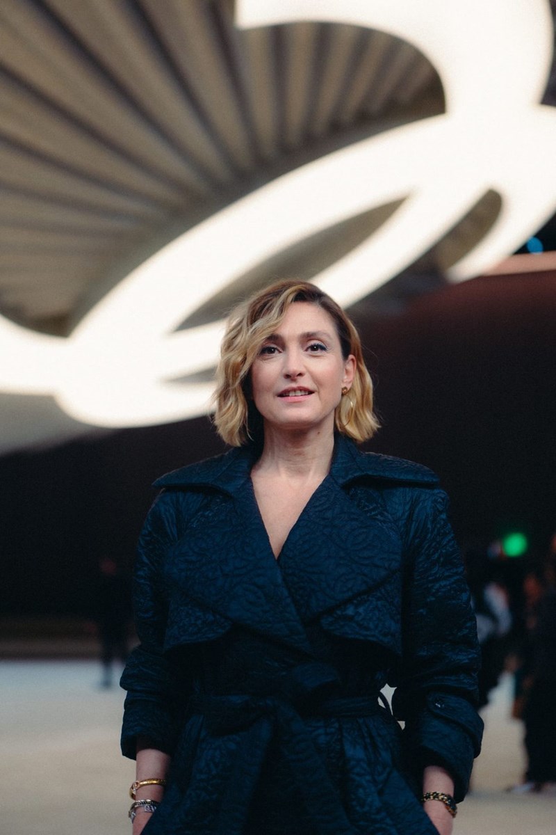 Chanel SS24 Haute Couture: Για τη Virginie Viard το "παιχνίδι" της μόδας κρίνεται στις λεπτομέρειες - εικόνα 6