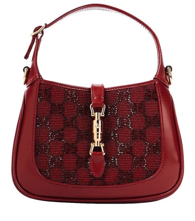 Cherry red: Το βαθύ κόκκινο που θα φοράμε από τώρα μέχρι τη άνοιξη - εικόνα 5