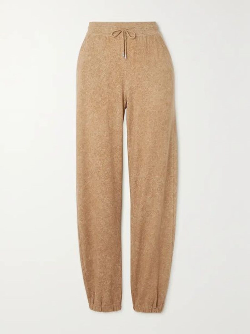 Lazy Sunday: Βρήκαμε τις φόρμες που θα επιλέξεις για να είσαι stylish, ακόμα κι αν μείνεις σπίτι - εικόνα 1