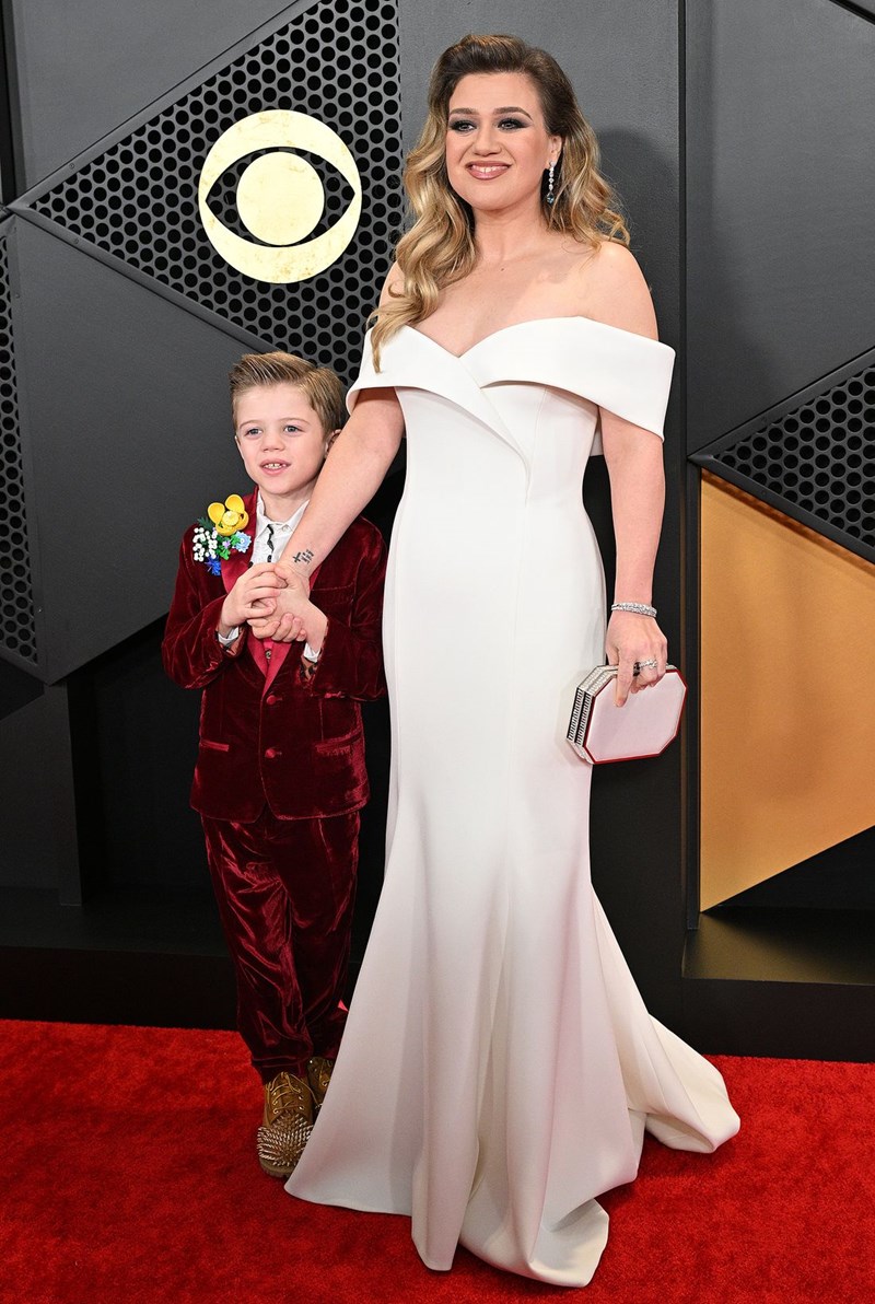 Grammys 2024: Οι λαμπερές εμφανίσεις που έκλεψαν τις εντυπώσεις στην 66η τελετή απονομής των μουσικών βραβείων - εικόνα 16