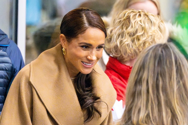 “Chocolate chestnut brunette”: Η Meghan Markle έκανε το πιο εντυπωσιακό καστανό χρώμα - εικόνα 2